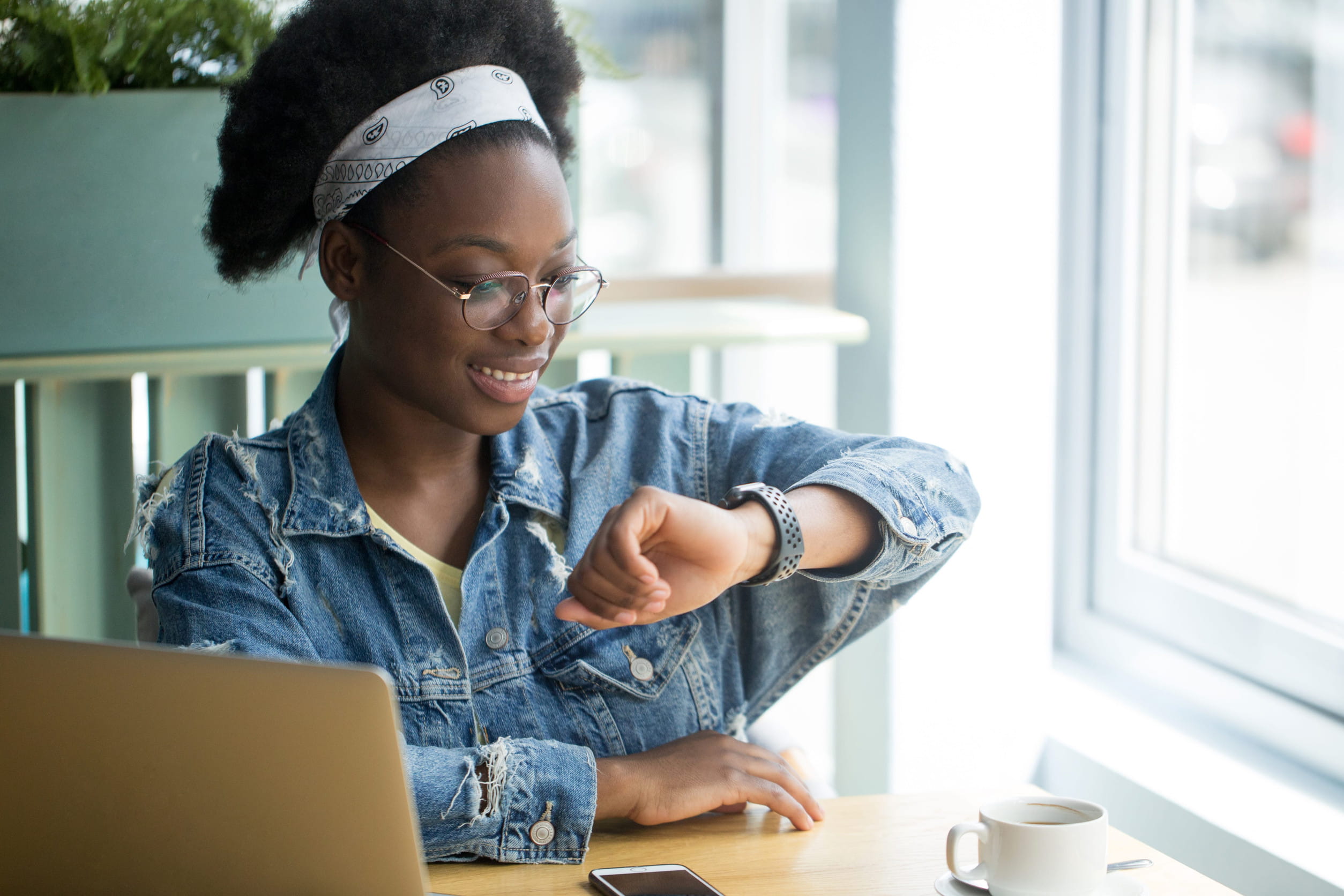 business-woman-checking-smart-watch